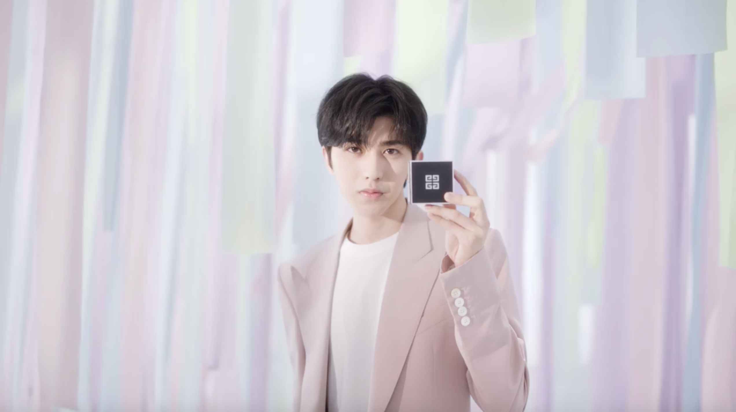 GIVENCHY：明星四宫格散粉 — 蔡徐坤